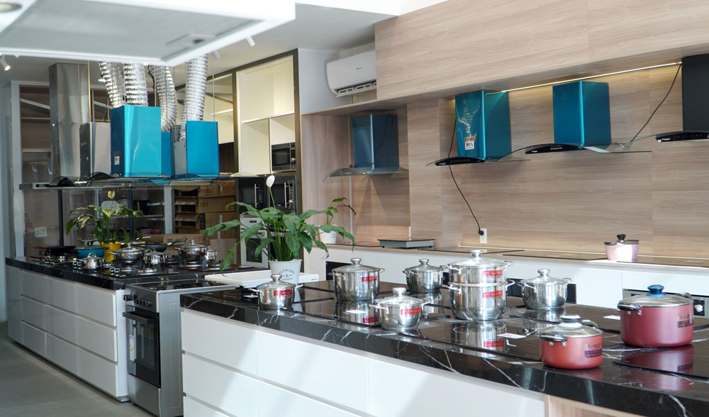 Shoroom Capri Việt Nam trưng bày máy hút mùi nhập khẩu