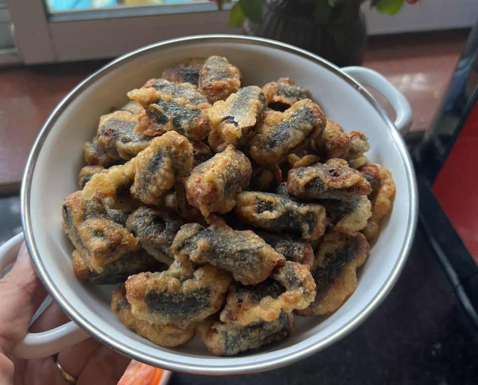 Thành phẩm ức gà cuộn rong biển chiên giòn
