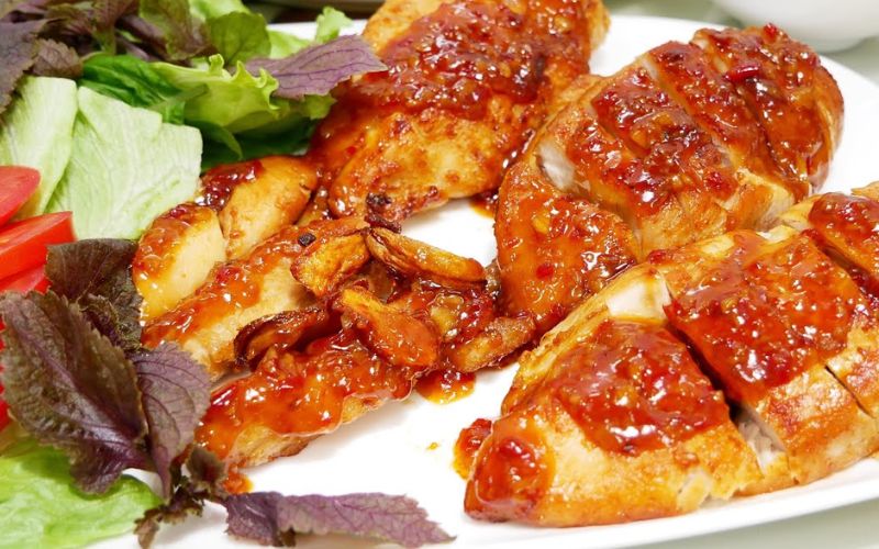 Ức gà áp chảo xé phay, phù hợp với người sợ tăng cân
